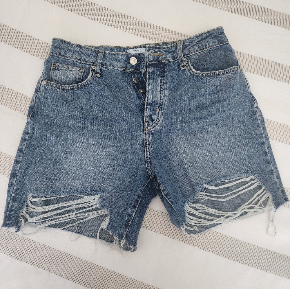 F21 Mom distressed shorts